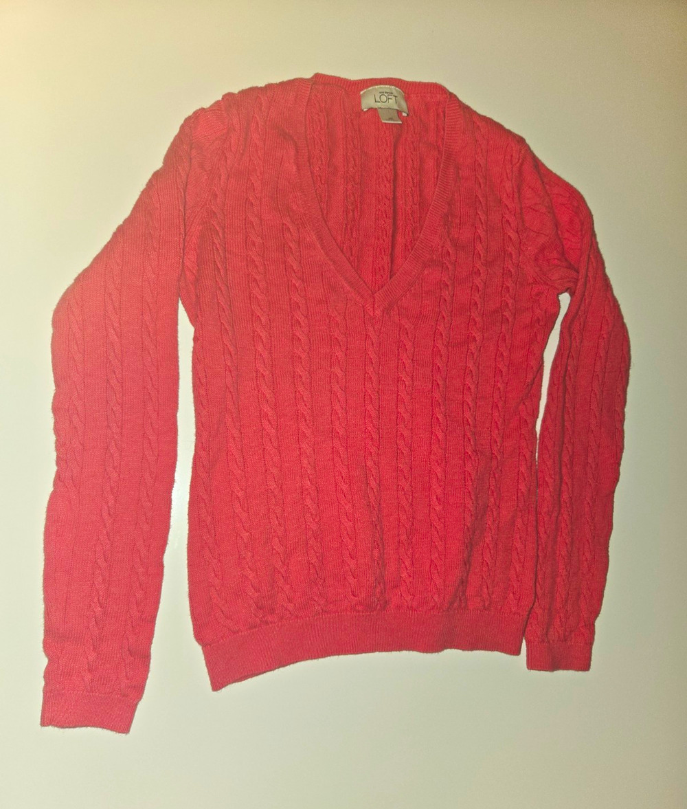Ann Taylor LOFT Women’s XS Coral Pink Cable Knit V Neck Sweater Long Sleeve
